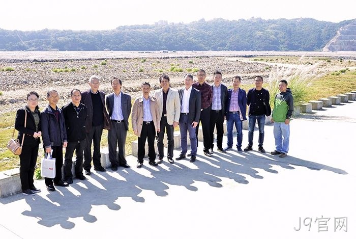 2017年11月6日，颜贻意董事长带领公司高管考察小门山原料药生产基地